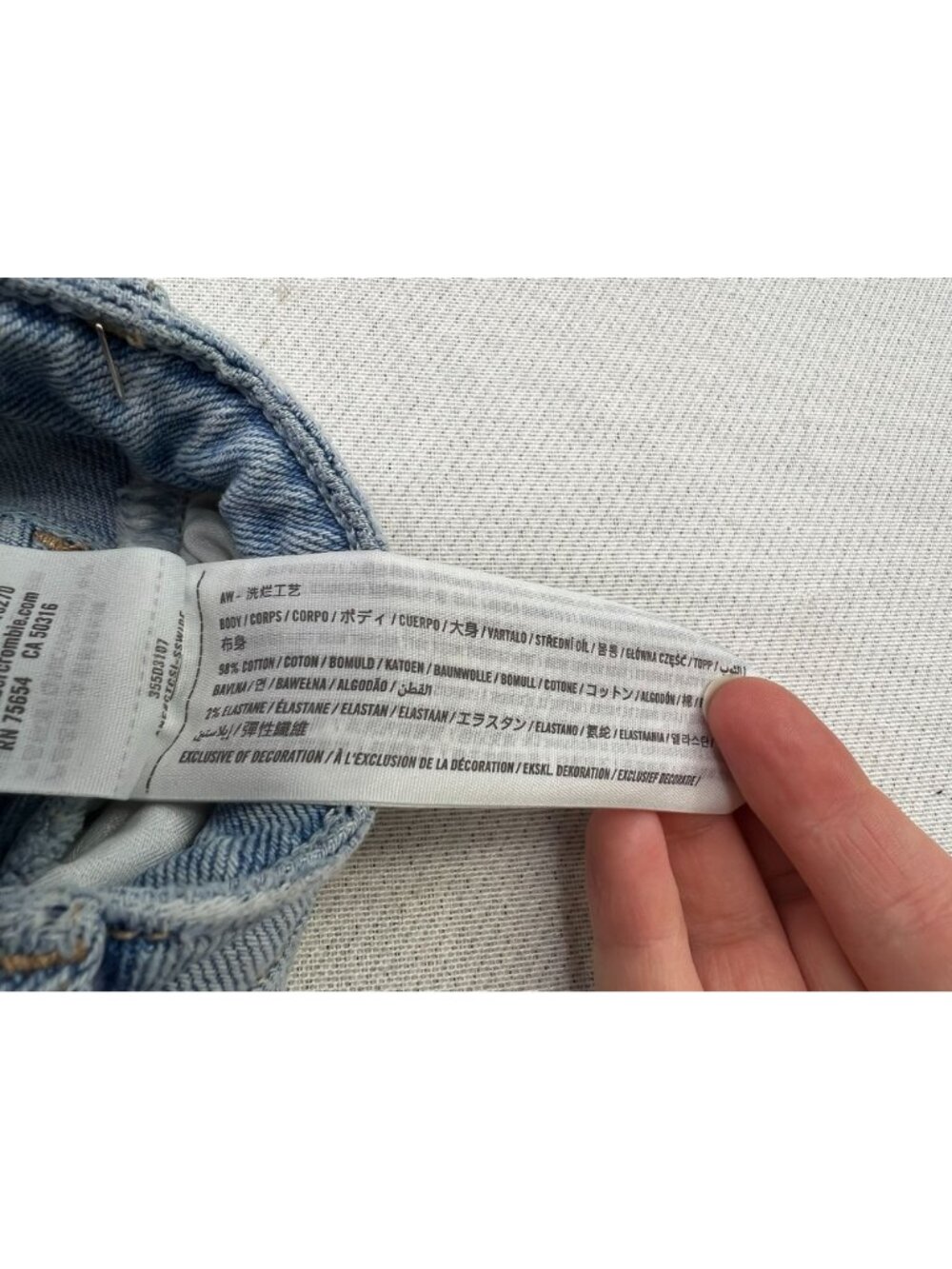 Hollister Women's Curvy Ultra High-Rise Dad Jeans Denim Size 3R Blue Light Wash - Picture 4 of 11